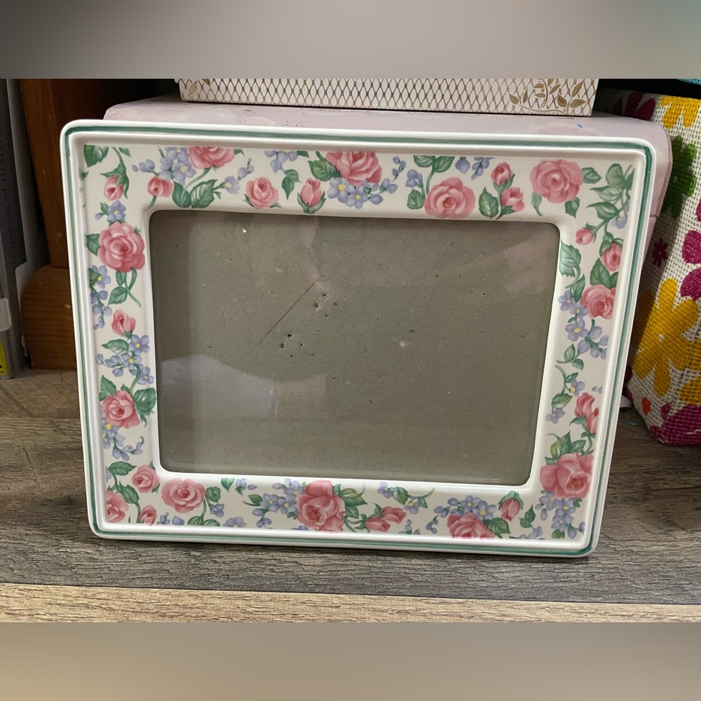 Floral Picture Frame with Pink Roses - Picture 2 of 4